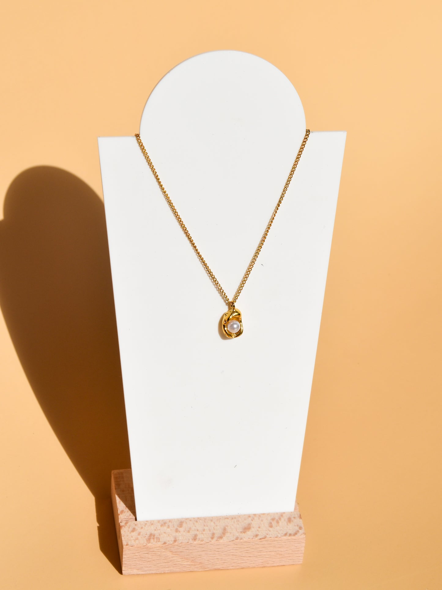 Eden pearl necklace