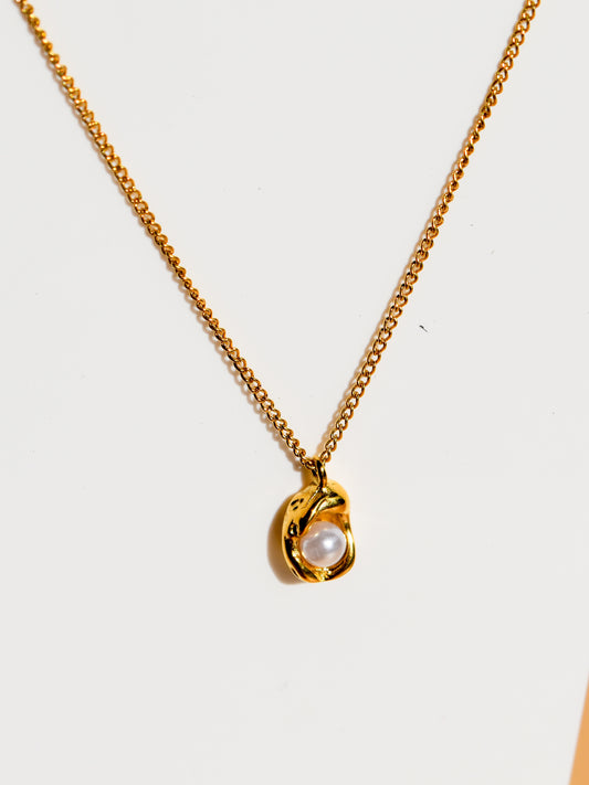 Eden pearl necklace