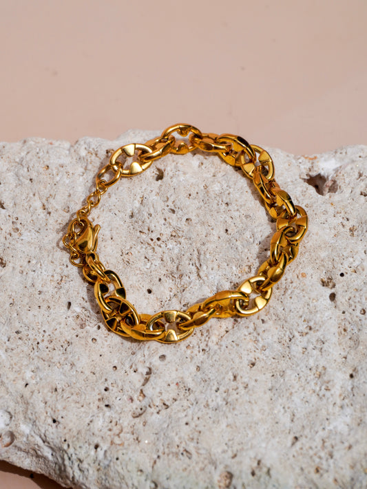 Chic chain bracelet