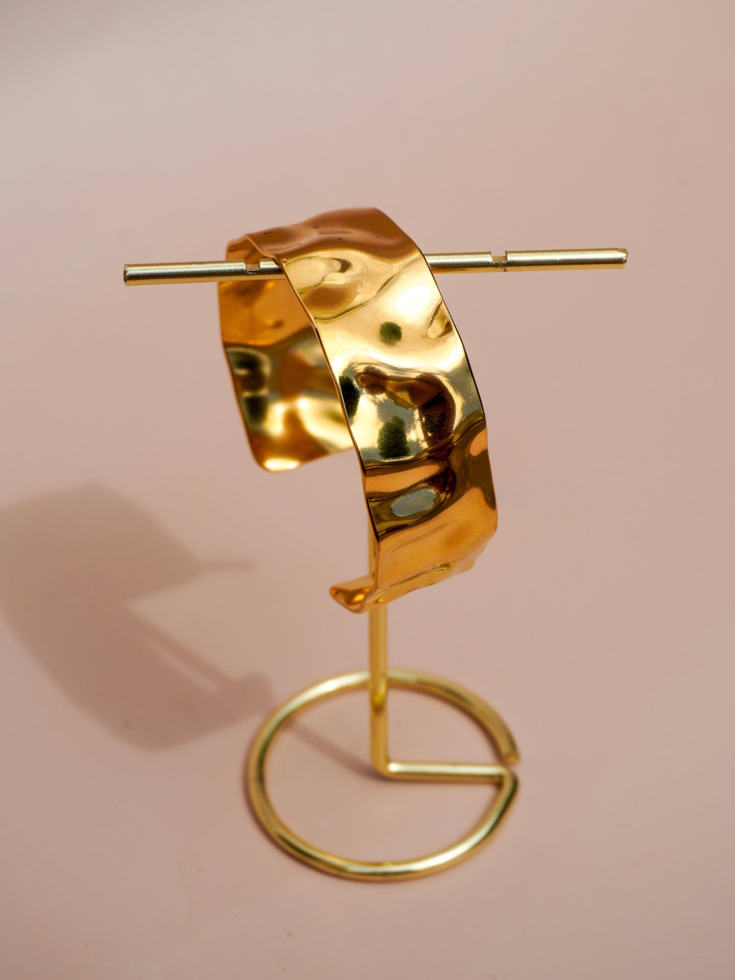 Wavy bangle